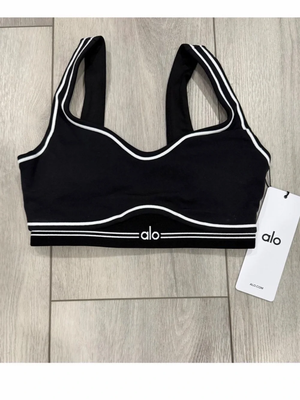 ALO Yoga Airbrush Heart Throb Bra in Black with White Trim. *NWT*